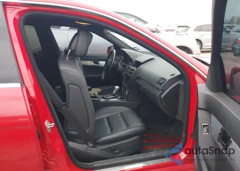 2011 Mercedes-Benz C 300 Luxury/Sport из США, поврежденный, VIN WDDGF5EB0BA451159